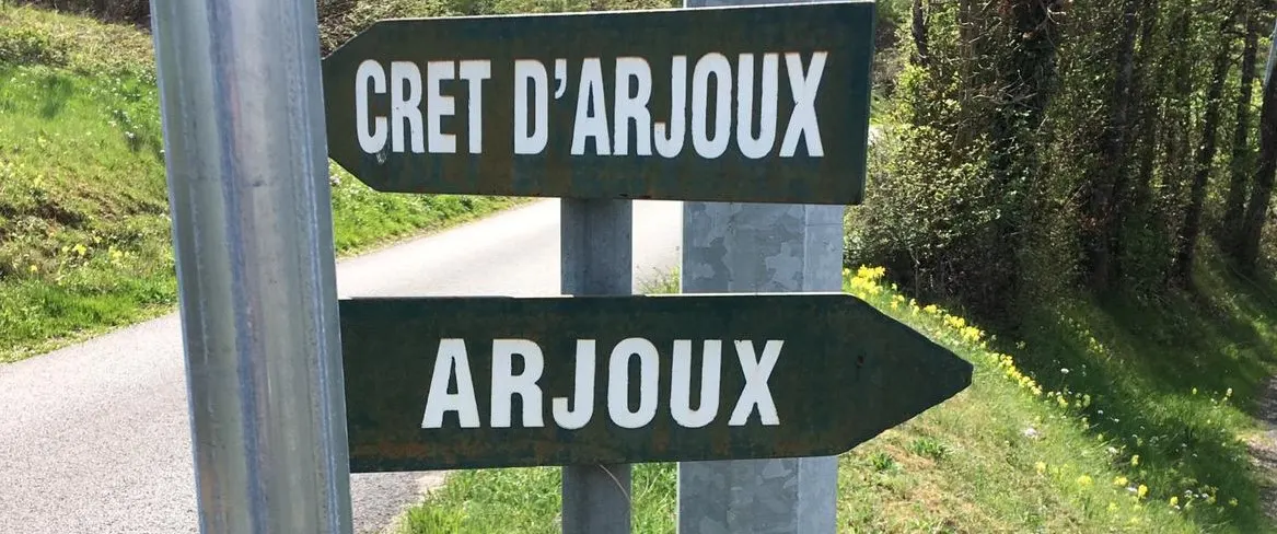 Le panneau d'entrée de la ferme Terre d'Arjoux.